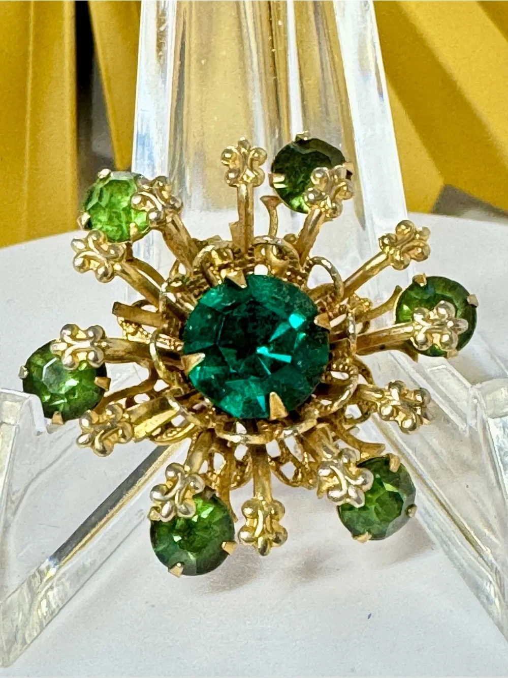 Vintage Green Crystal Starburst Brooch - Emerald & Peridot Tones